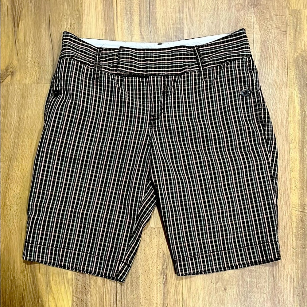 Old Navy size 6 mid-rise shorts
